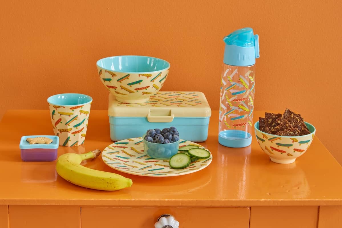 בקבוק שתיה עם הדפס סקייטבורד