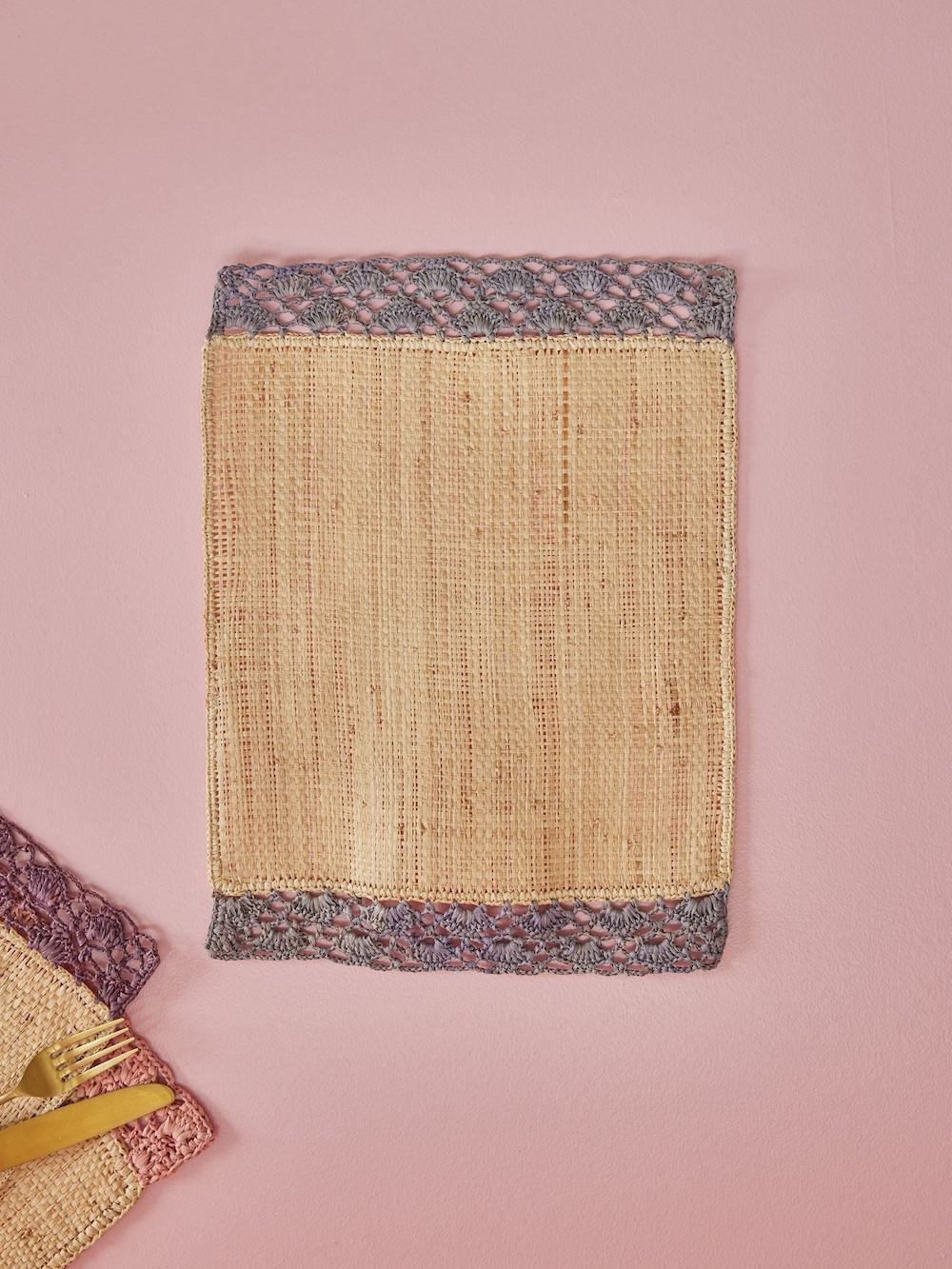 פלייסמט קש עם גימור תחרה לבנדר