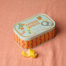נר בקופסת פח: Orange Citrus Spritz