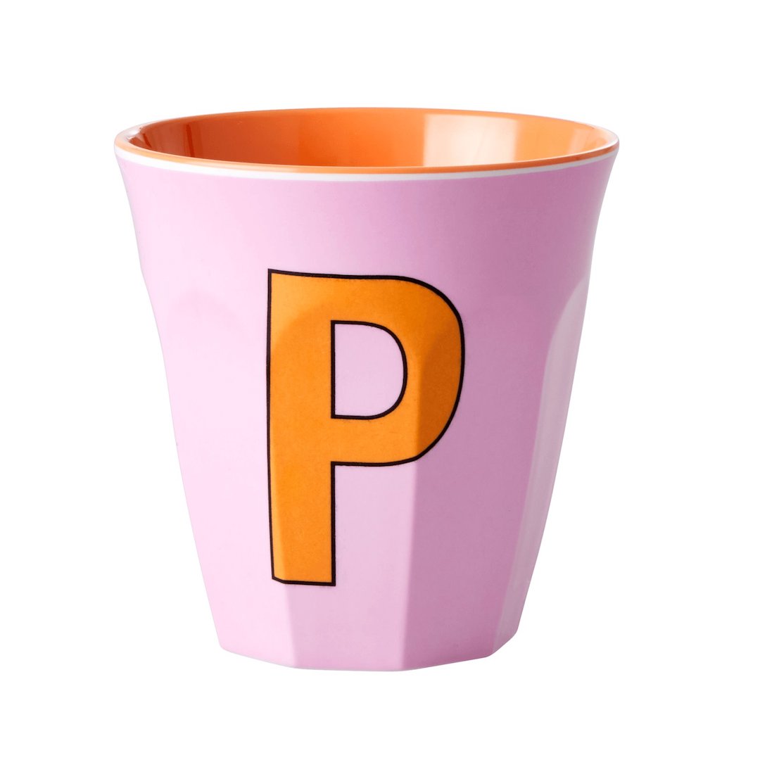 כוס מלמין אות P כתום רקע ורוד