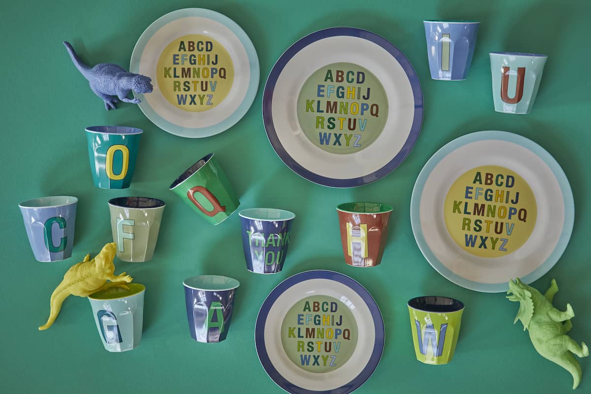 כוס מלמין Q חום רקע ירוק