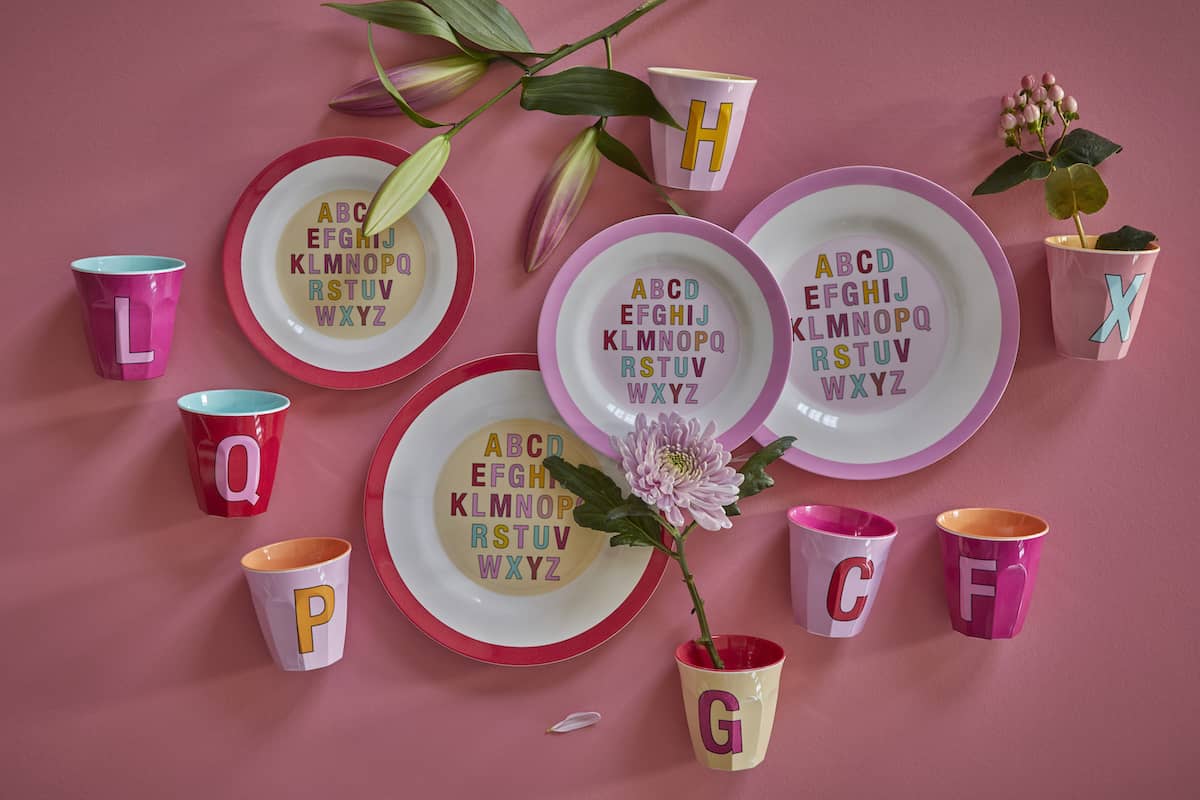 כוס מלמין Q ורוד רקע ליפסטיק