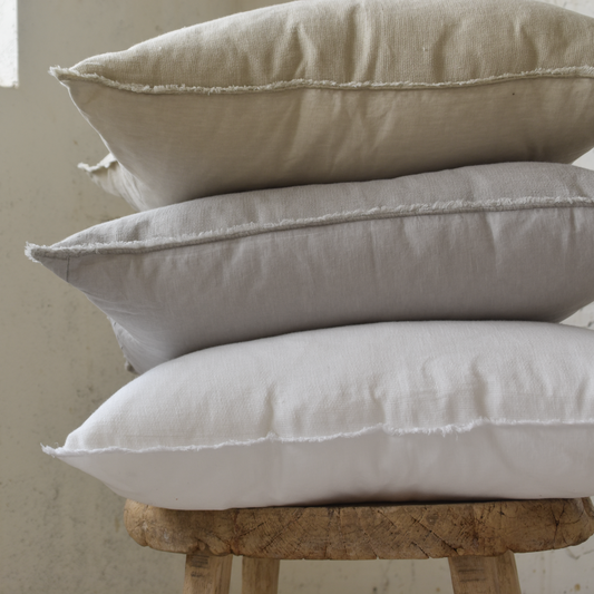 כרית פשתן בגימור קצוות פרומים 50*140