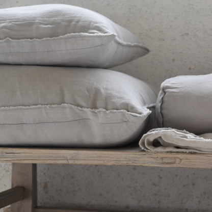 כרית פשתן בגימור קצוות פרומים 45*45