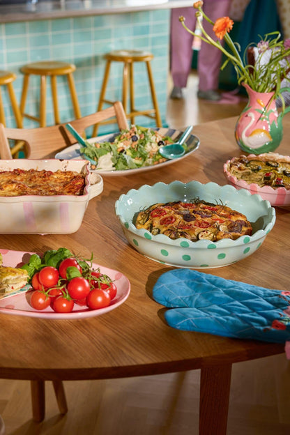 תבנית אפיה עגולה מקרמיקה L - תכלת נקודות ירוקות