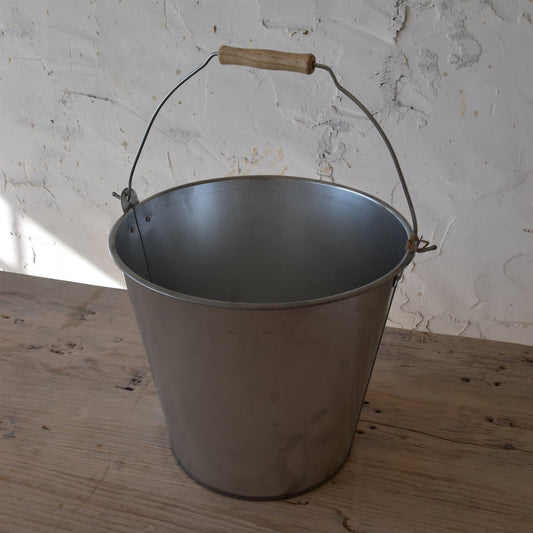 דלי פח מתכת