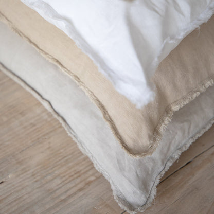 כרית פשתן בגימור קצוות פרומים 45*45