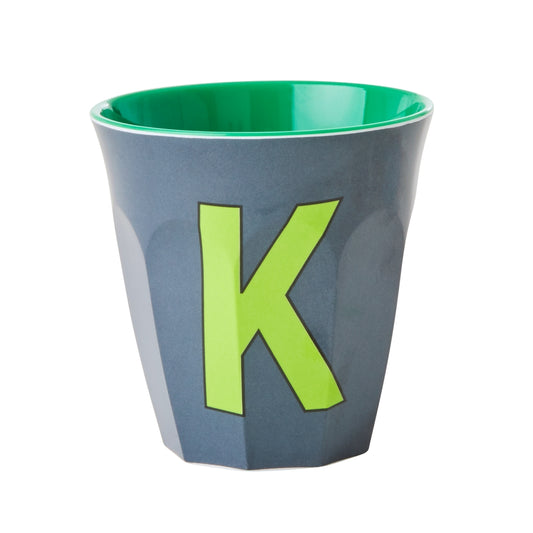 כוס מלמין אות K ירוק רקע אפור