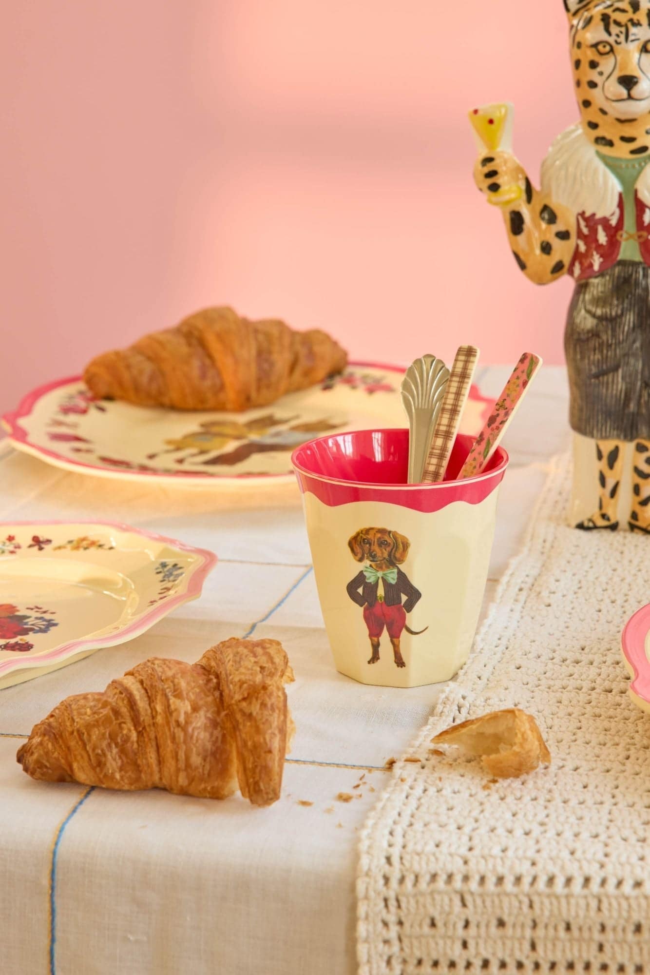 כוס מלמין עם איור כלב מהודר של נטלי לאטה