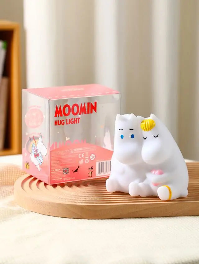 מנורה – מומינים מתחבקים