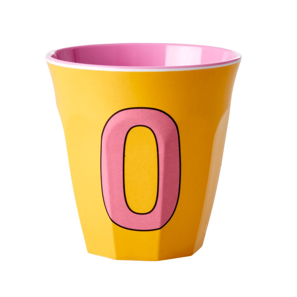 כוס מלמין אות O ורוד רקע משמש