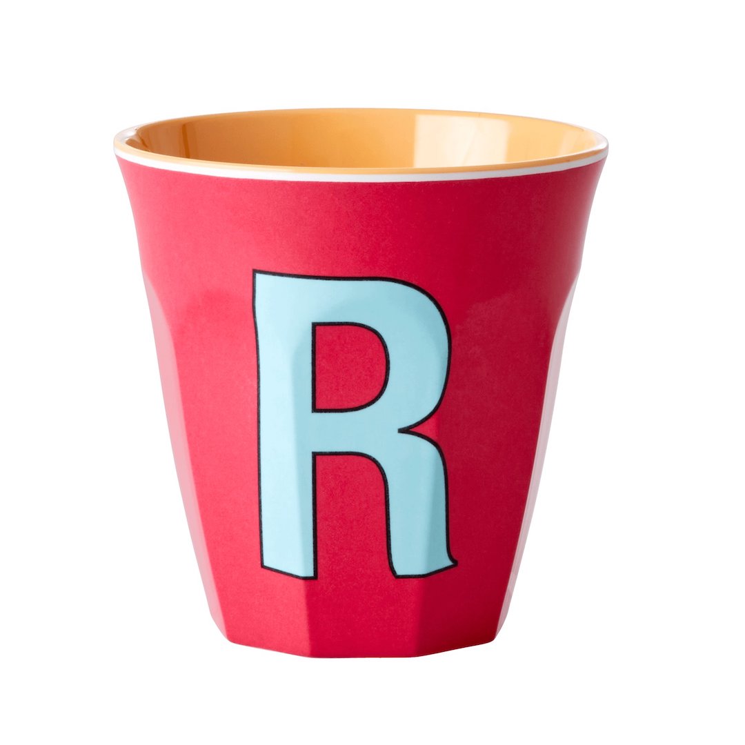 כוס מלמין אות R תכלת רקע ליפסטיק