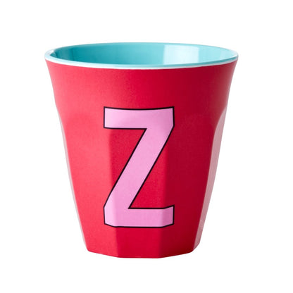 כוס מלמין אות Z ורוד רקע ליפסטיק